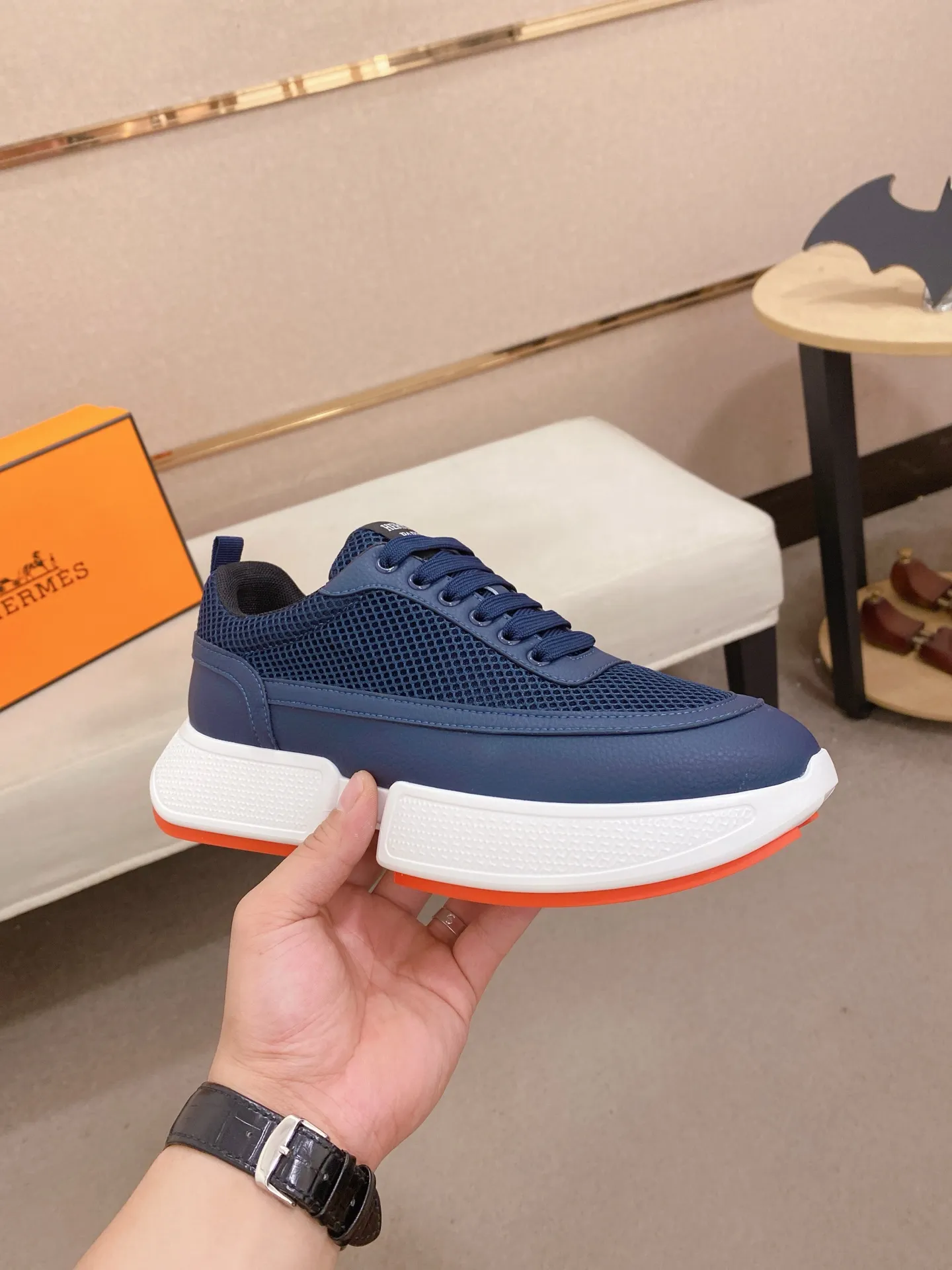 Men's clothing and shoes💰: 462💰《HERMES》【Classic Original Version】Hermès; Top 🔝 Purchasing Agency 🔍🔍Men's latest 🇺🇸 counters are on sale simultaneously, imported from Italy original ▲▲cowhide ▲▲ (high-end, extravagant and classy) ) Exquisite workmanship (Italian 🇮🇹 imported water-dyed 🐂 cowhide lining) sole: original sole provided by the original factory, ⚠️exclusive double-layer activity·TPR·rubber·combined molded outsole; super comfortable·wear-resistant·non-slip·environmental protection The real thing is more beautiful if you take the real thing (high quality, follow the order). You can enter and exit the counter at will * Number of yards: 38-44 (45 can be customized and cannot be returned or exchanged)